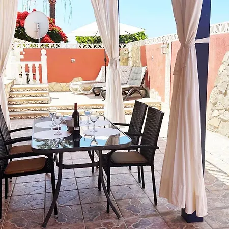 Casa Barmalei Private Pool & Rooftop Terrace Ocean View, Tenerife Вилла Кальяо-Сальвахе